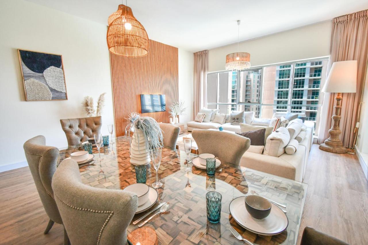 Downtown-high Floor Mesmerizing Fountain View 2br Chic Dubai