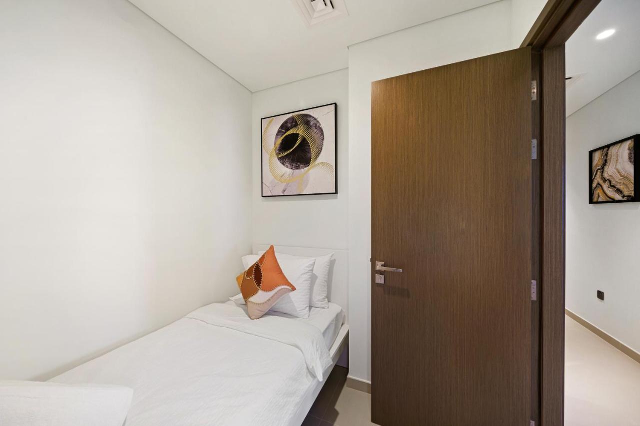 Extravagant 3br + Kid's W/ Burj Khalifa View Apartment Dubai