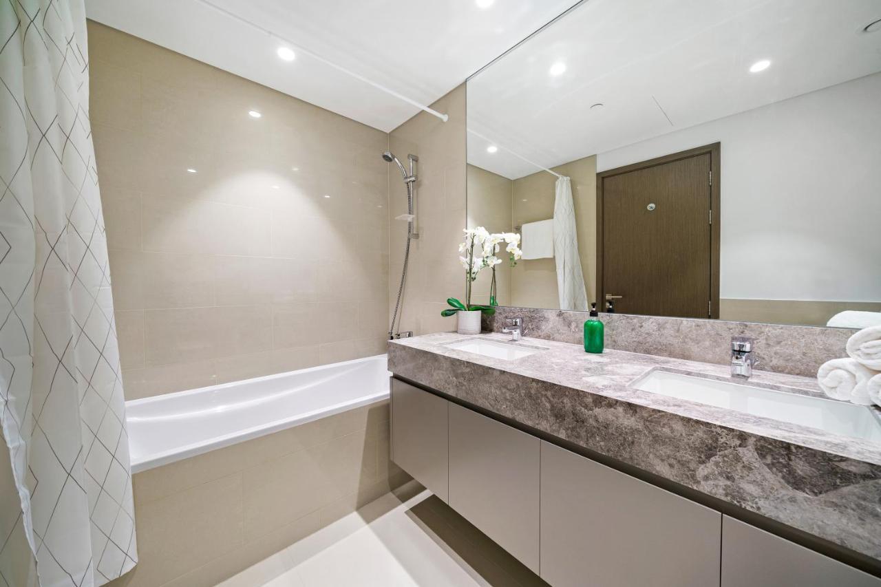 Extravagant 3br + Kid's W/ Burj Khalifa View Apartment