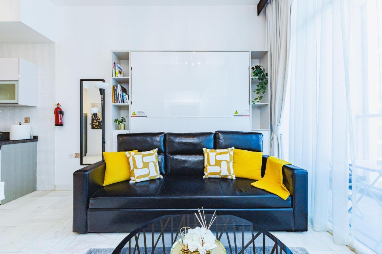 Waves Homes - Chic With Balcony Overlooking Views * Dubai