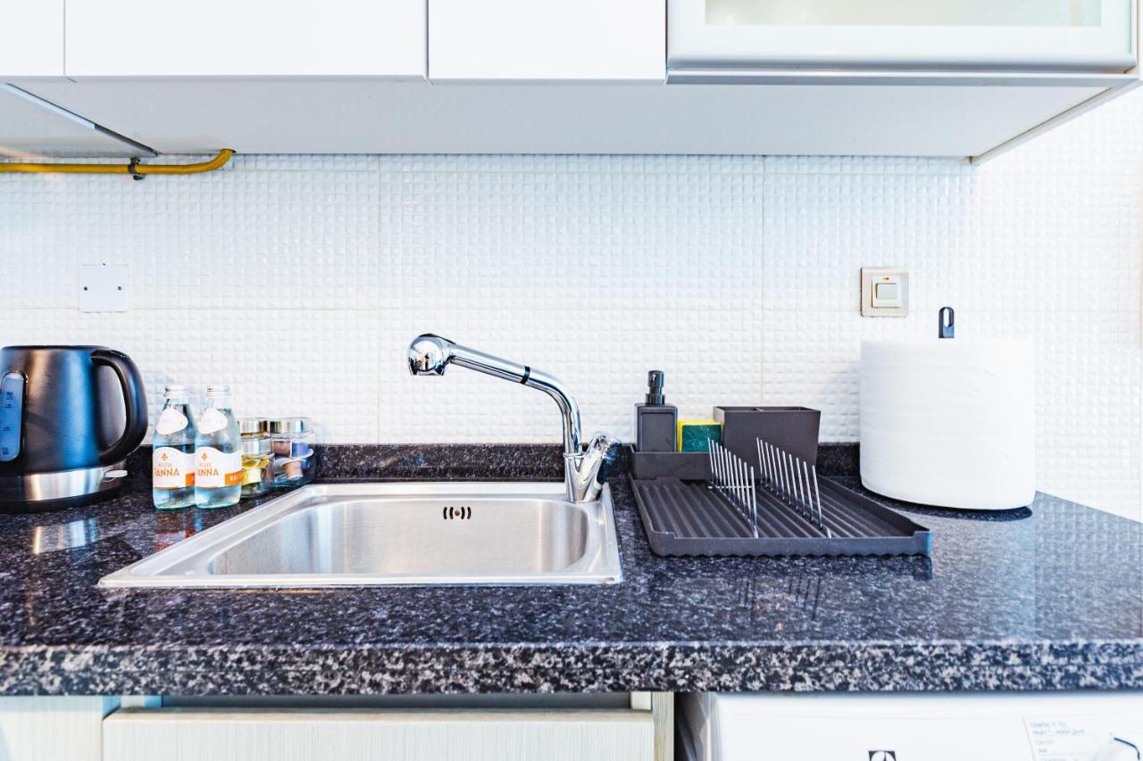 Apartment Waves Homes - Chic With Balcony Overlooking Views Dubai