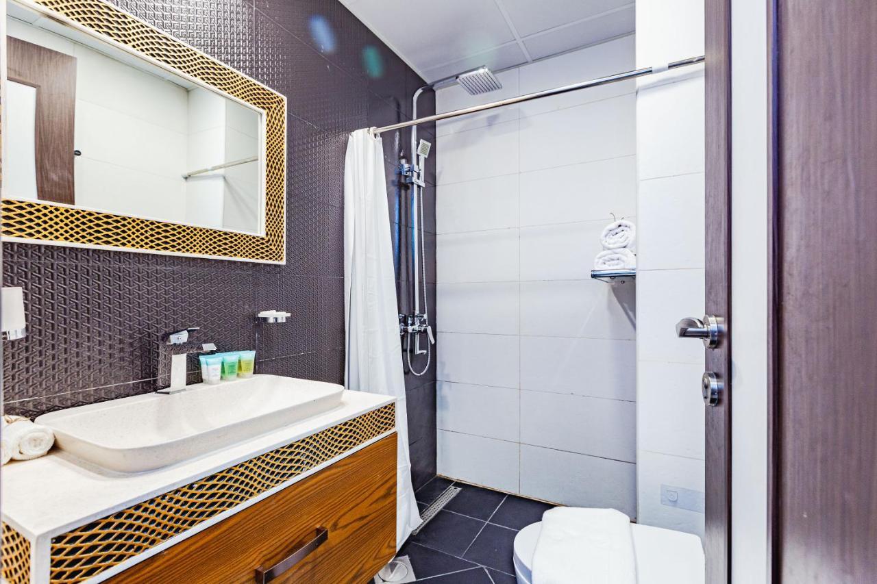 Waves Homes - Chic With Balcony Overlooking Views * Dubai