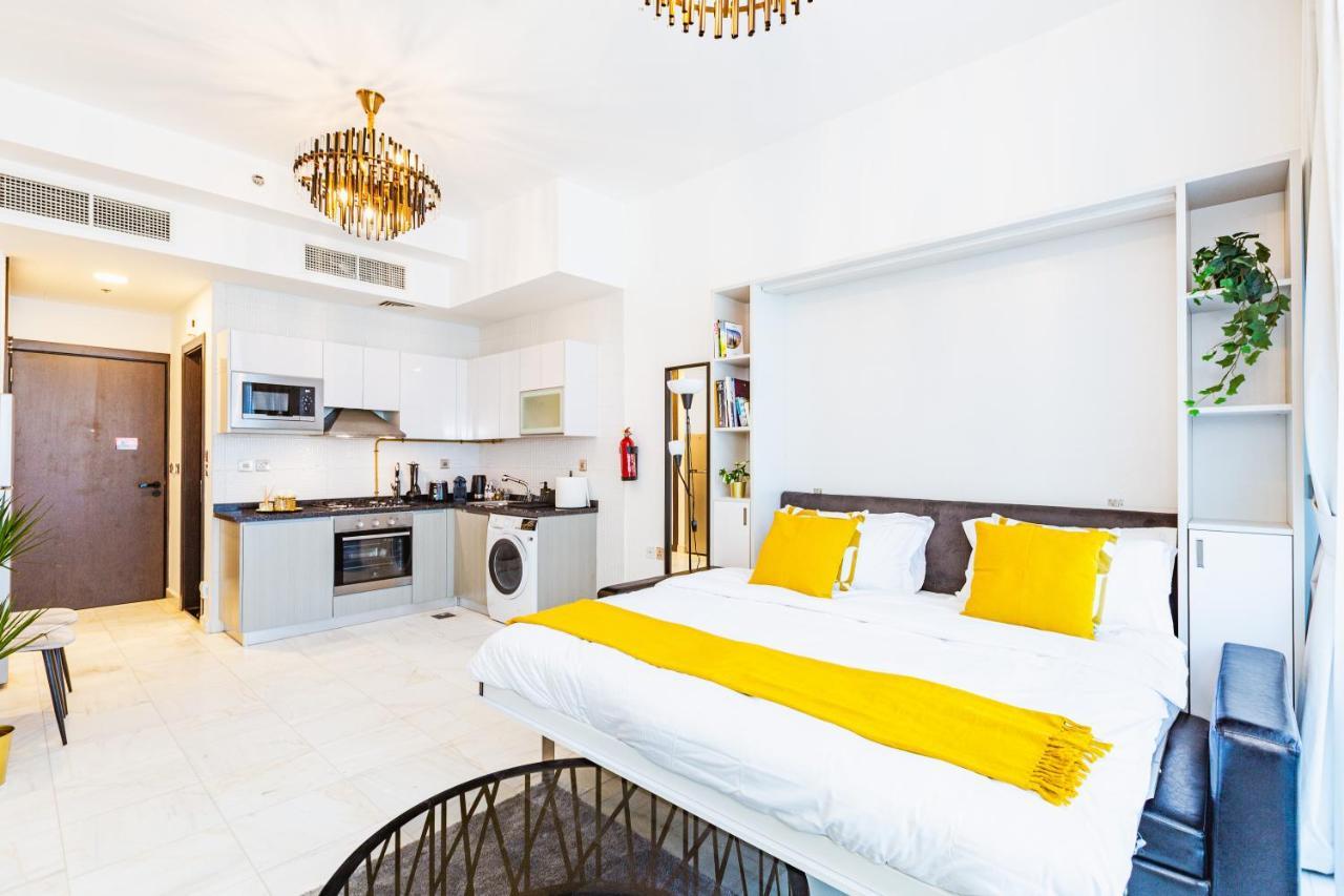 Waves Homes - Chic With Balcony Overlooking Views Apartment Dubai