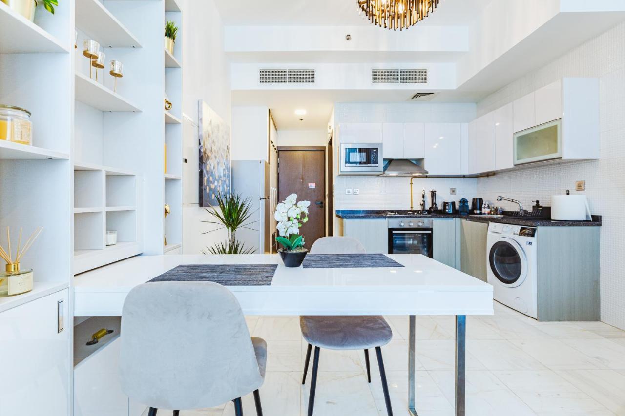 Waves Homes - Chic With Balcony Overlooking Views Apartment