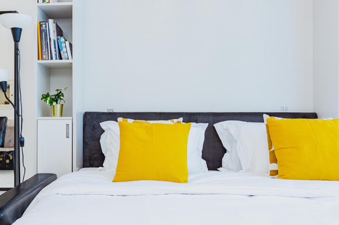 Waves Homes - Chic With Balcony Overlooking Views Apartment Dubai