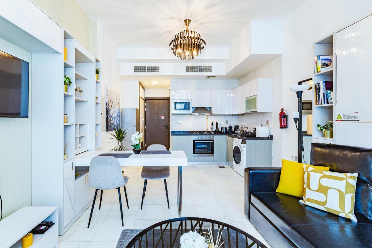 Waves Homes - Chic With Balcony Overlooking Views * Dubai
