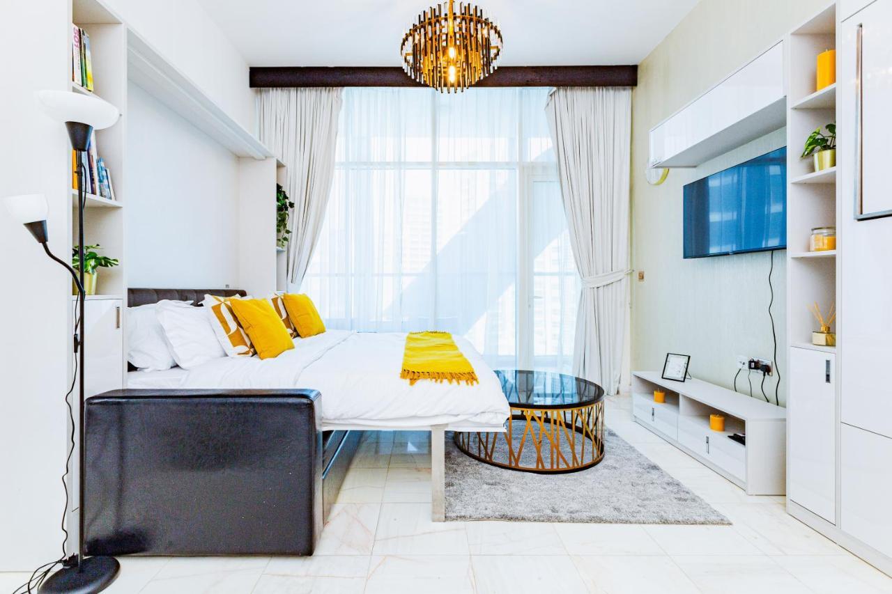 Apartment Waves Homes - Chic With Balcony Overlooking Views *