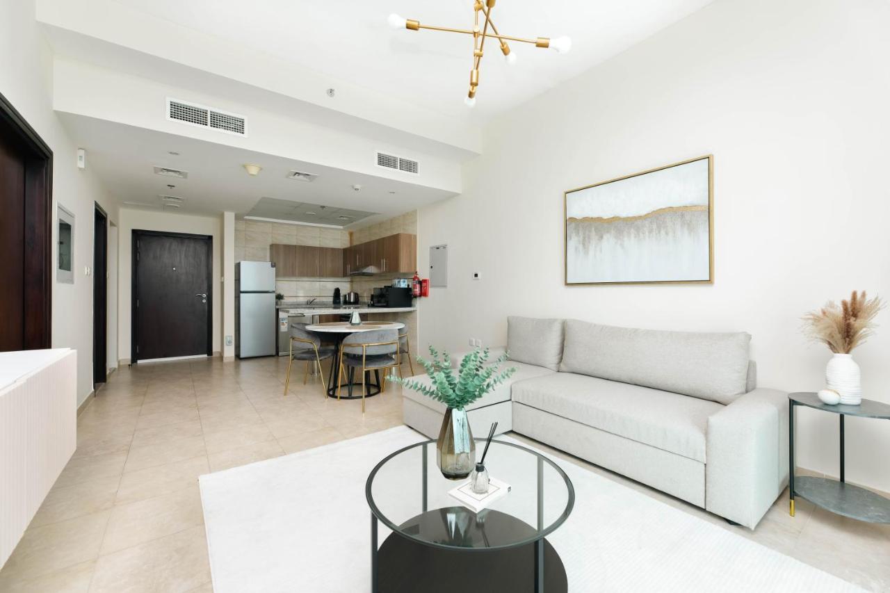 Charming With Balcony In The Heart Of Jlt Dubai