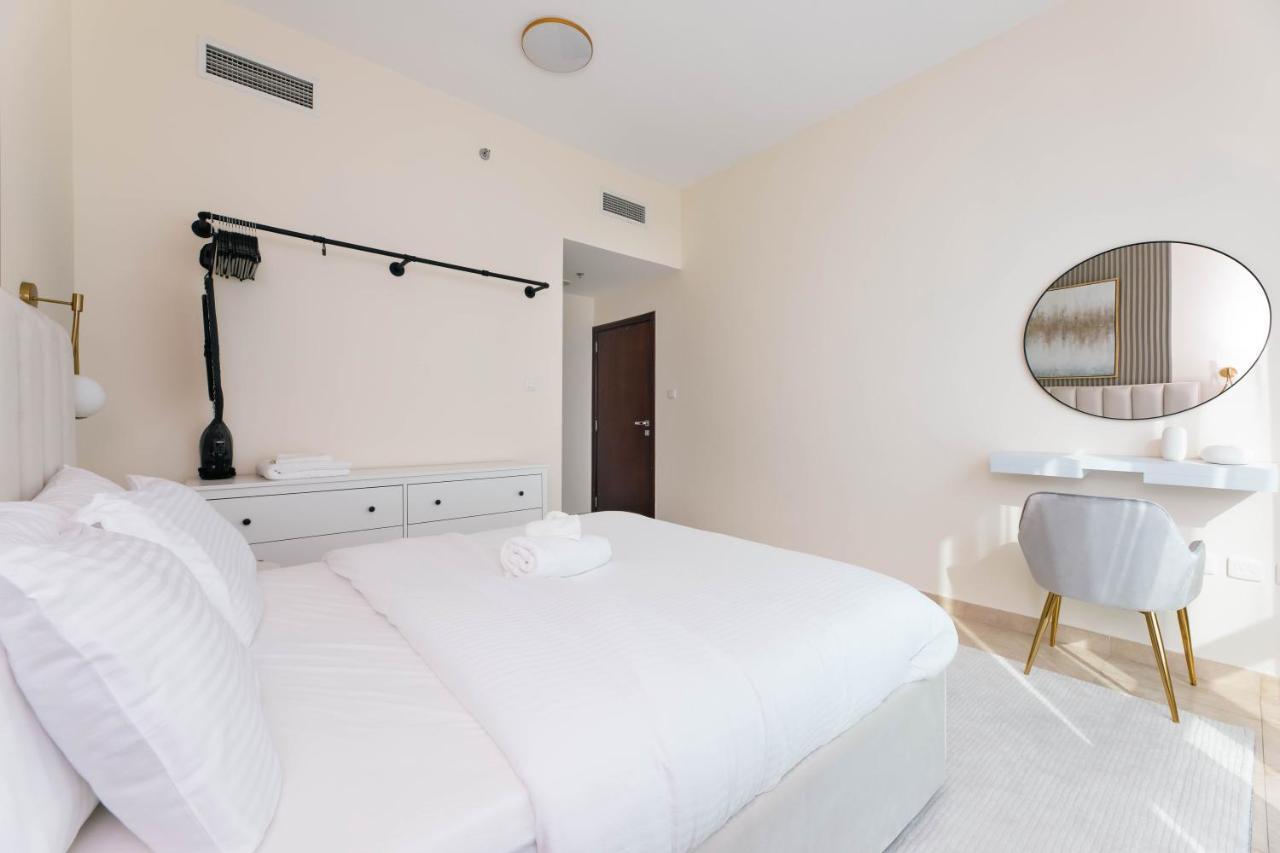 Charming With Balcony In The Heart Of Jlt * Dubai