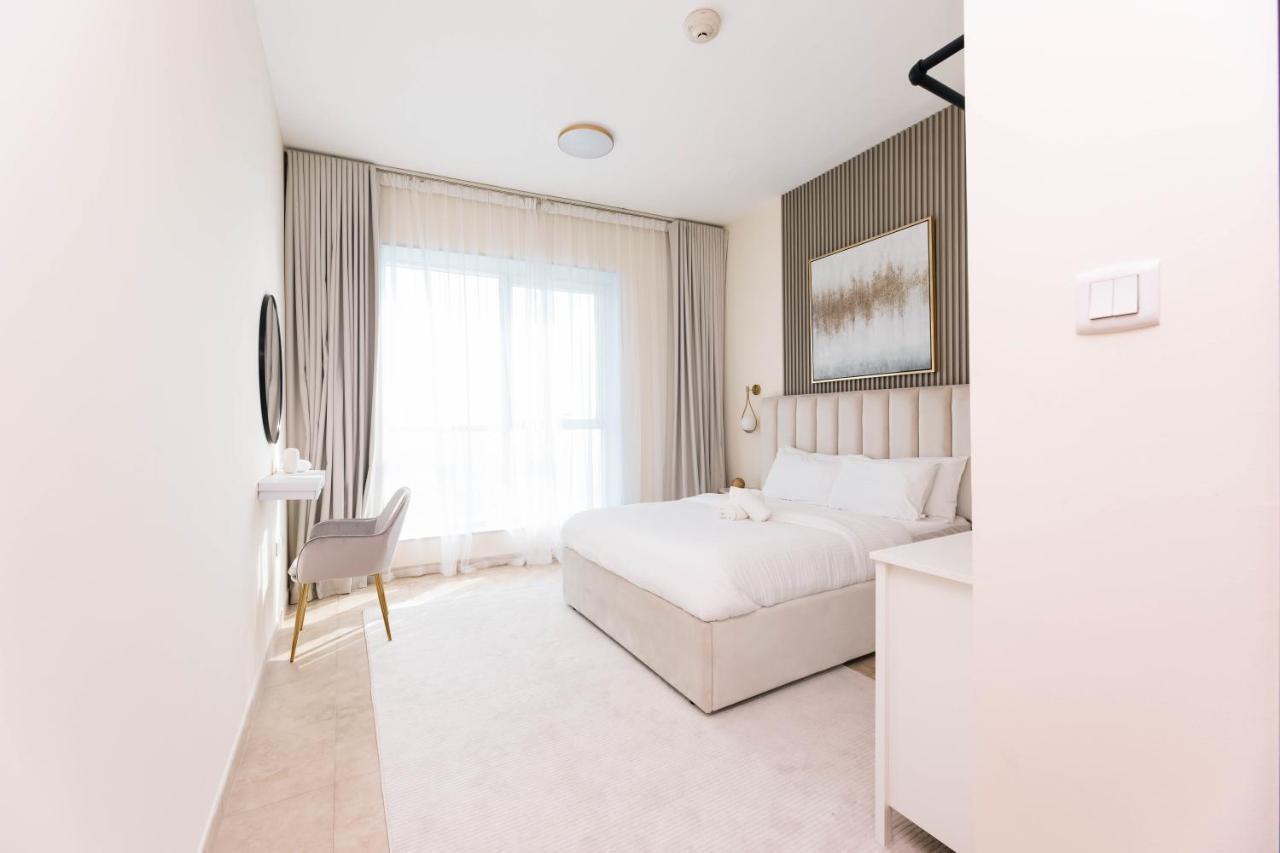 Charming With Balcony In The Heart Of Jlt Apartment Dubai