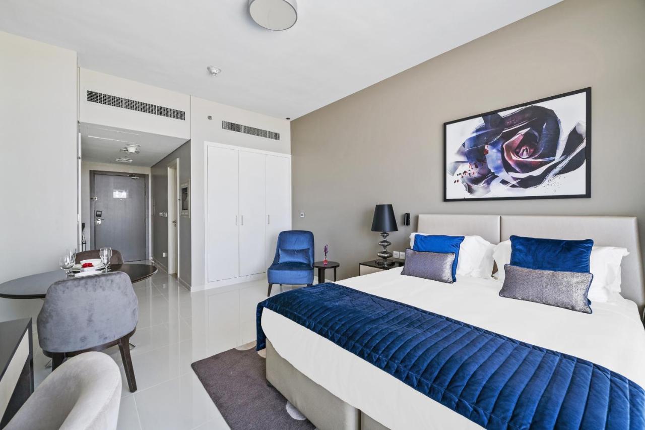 Vayk - Chic Hotel-style In Damac Hills Aparthotel Dubai