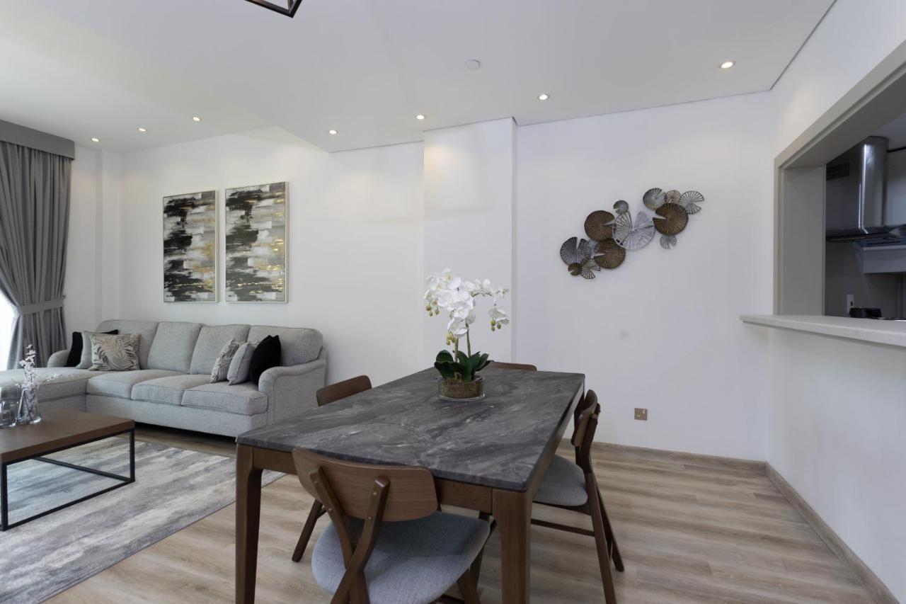 Luxe 1br With Palm Skyline View & Easy Mall Access Apartment