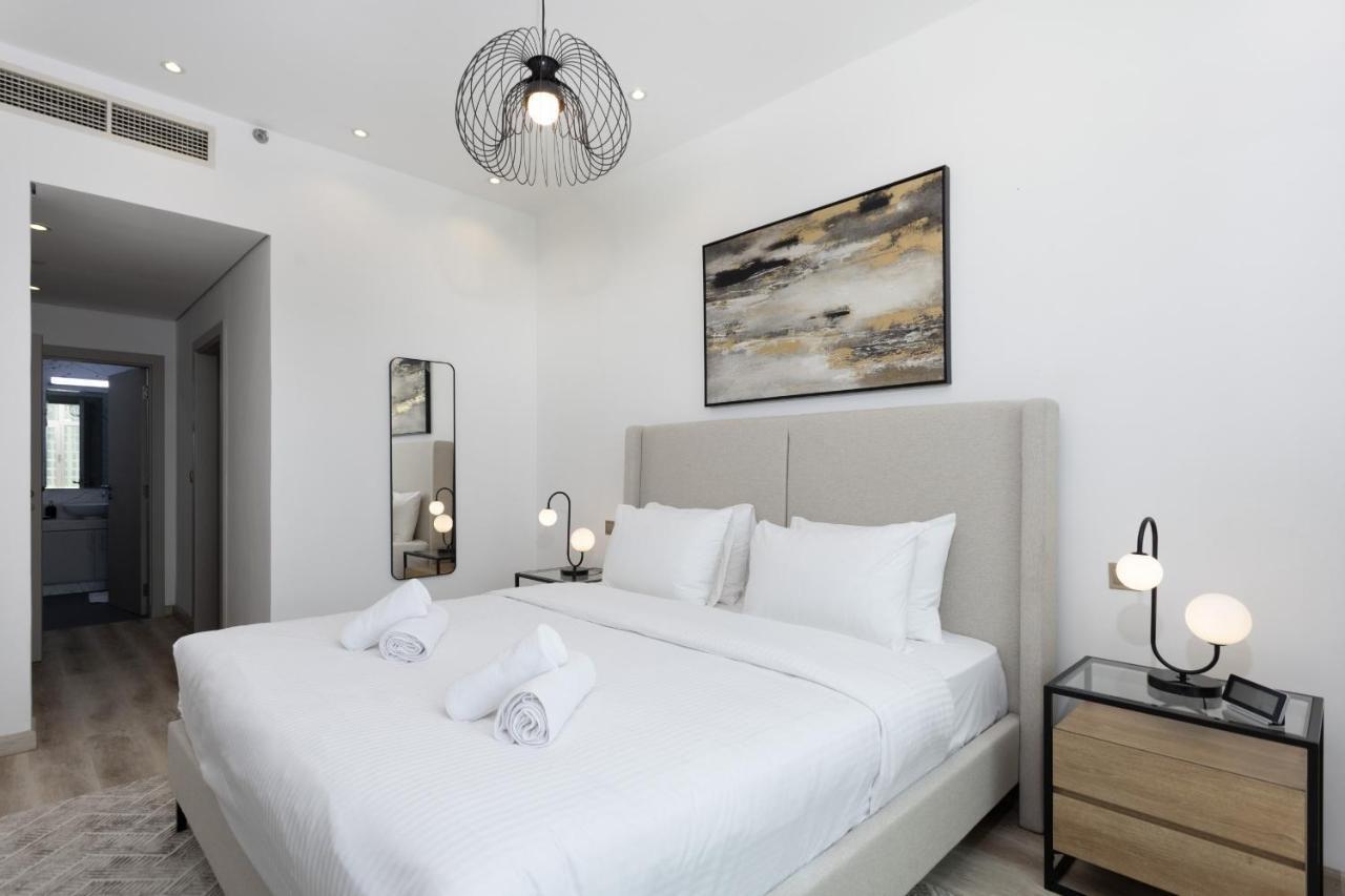 Luxe 1br With Palm Skyline View & Easy Mall Access Apartment *