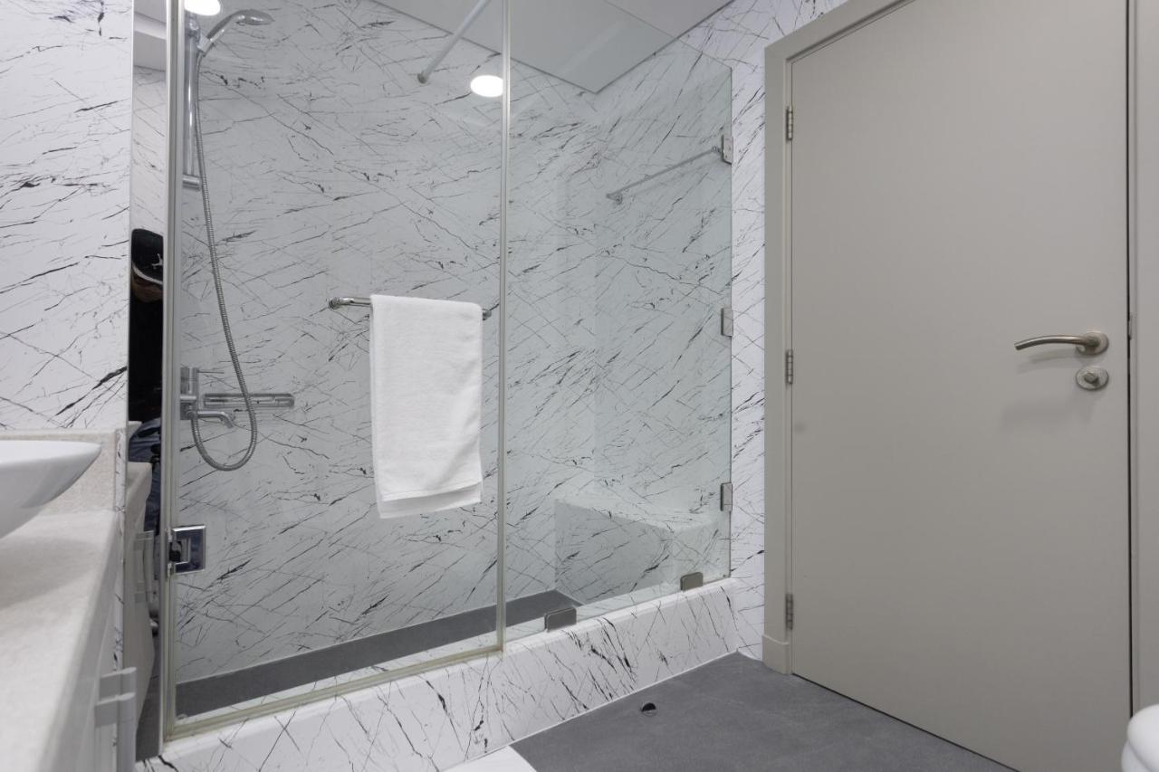 Luxe 1br With Palm Skyline View & Easy Mall Access * Dubai