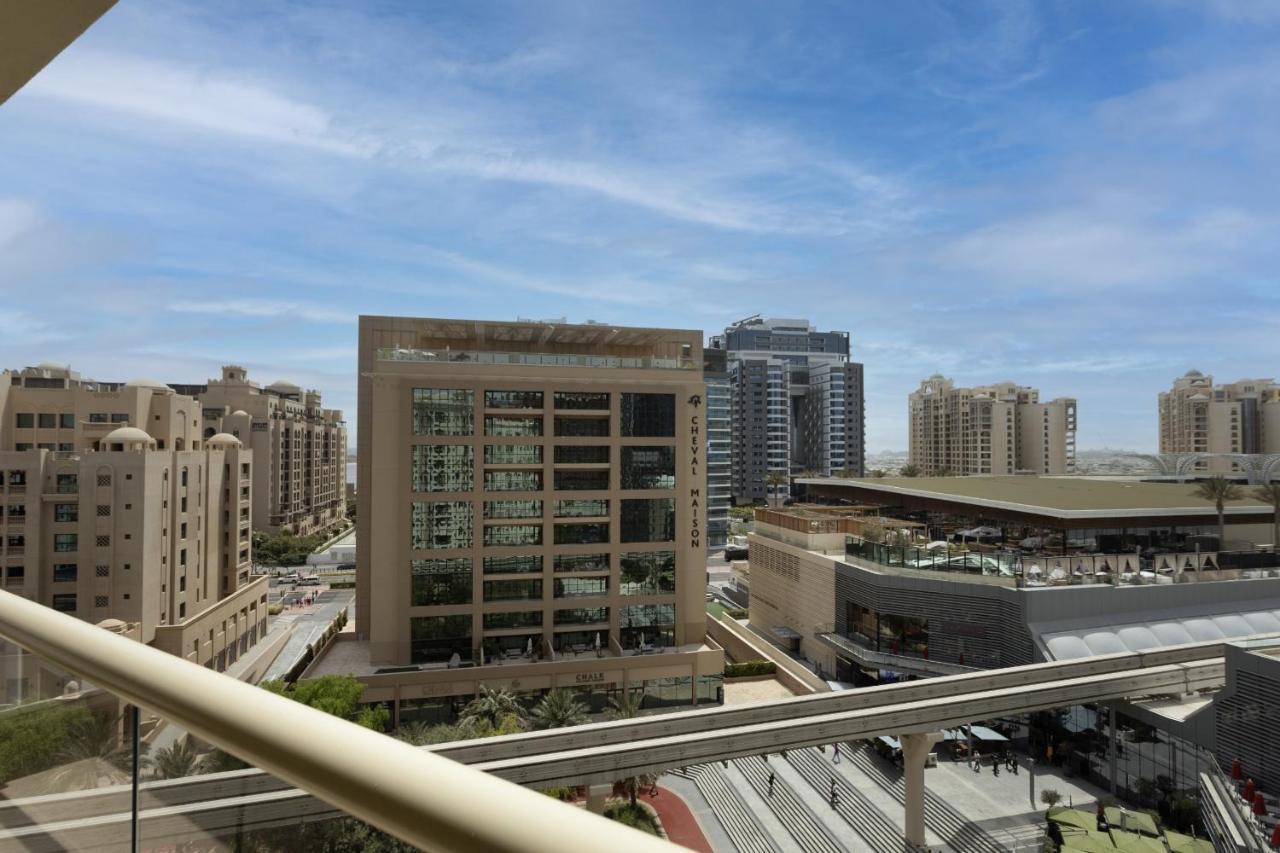 Luxe 1br With Palm Skyline View & Easy Mall Access Apartment