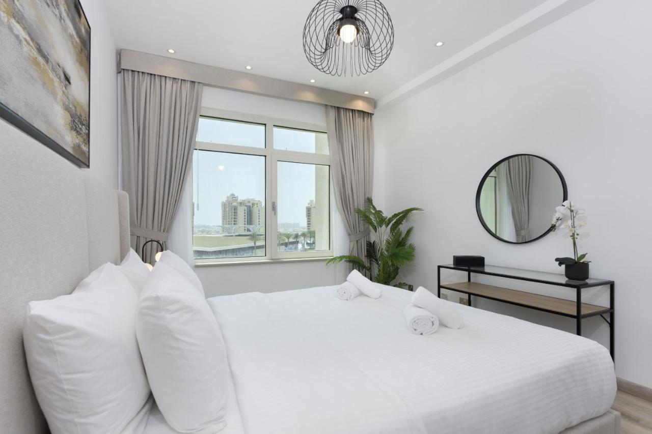 Apartment Luxe 1br With Palm Skyline View & Easy Mall Access *