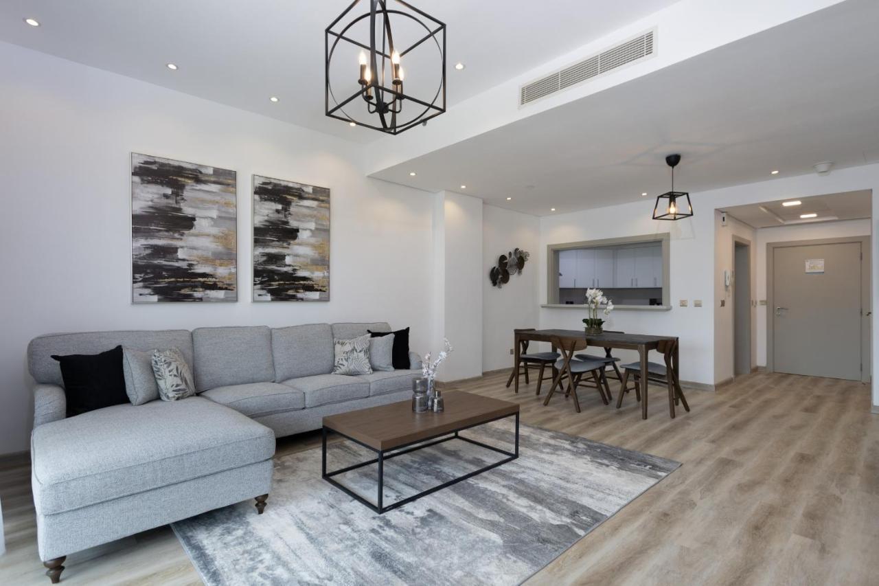 Apartment Luxe 1br With Palm Skyline View & Easy Mall Access *