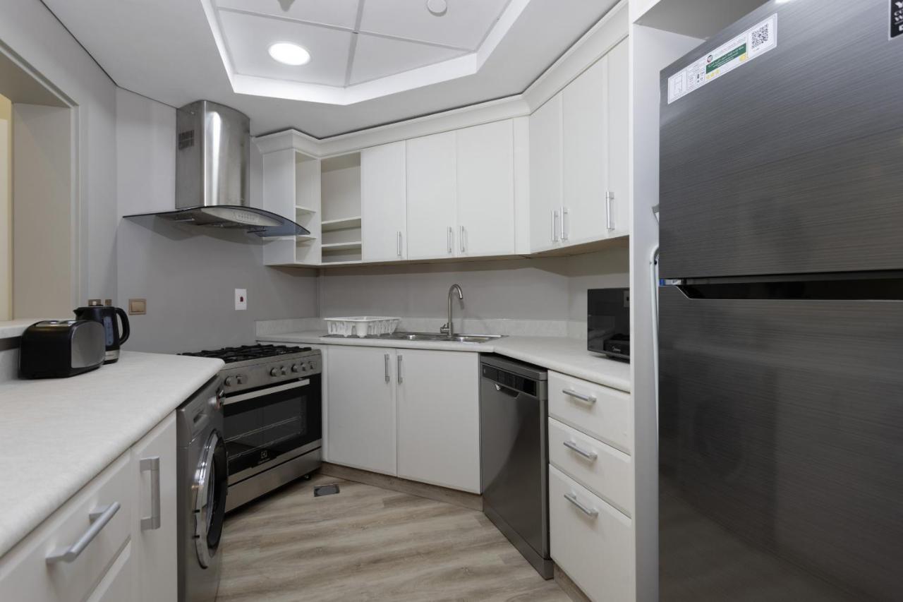 Luxe 1br With Palm Skyline View & Easy Mall Access *