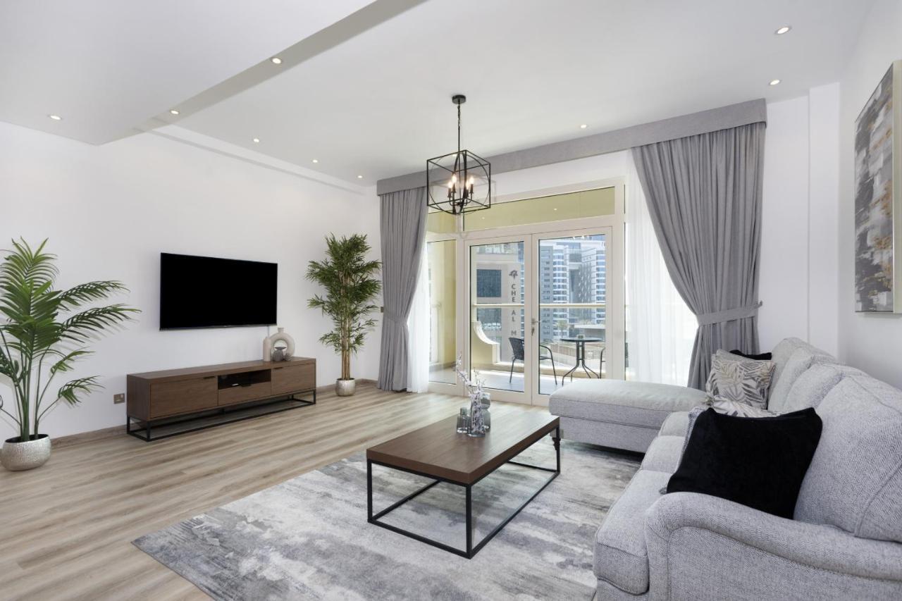 Luxe 1br With Palm Skyline View & Easy Mall Access Dubai