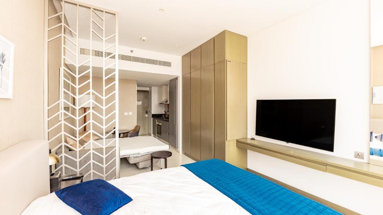 Apartment Sleek In Business Bay With Canal View Business Bay, Dubai