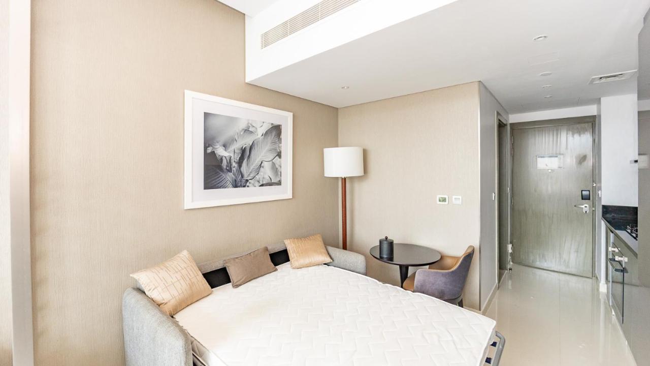 Sleek In Business Bay With Canal View Business Bay, Apartment Dubai
