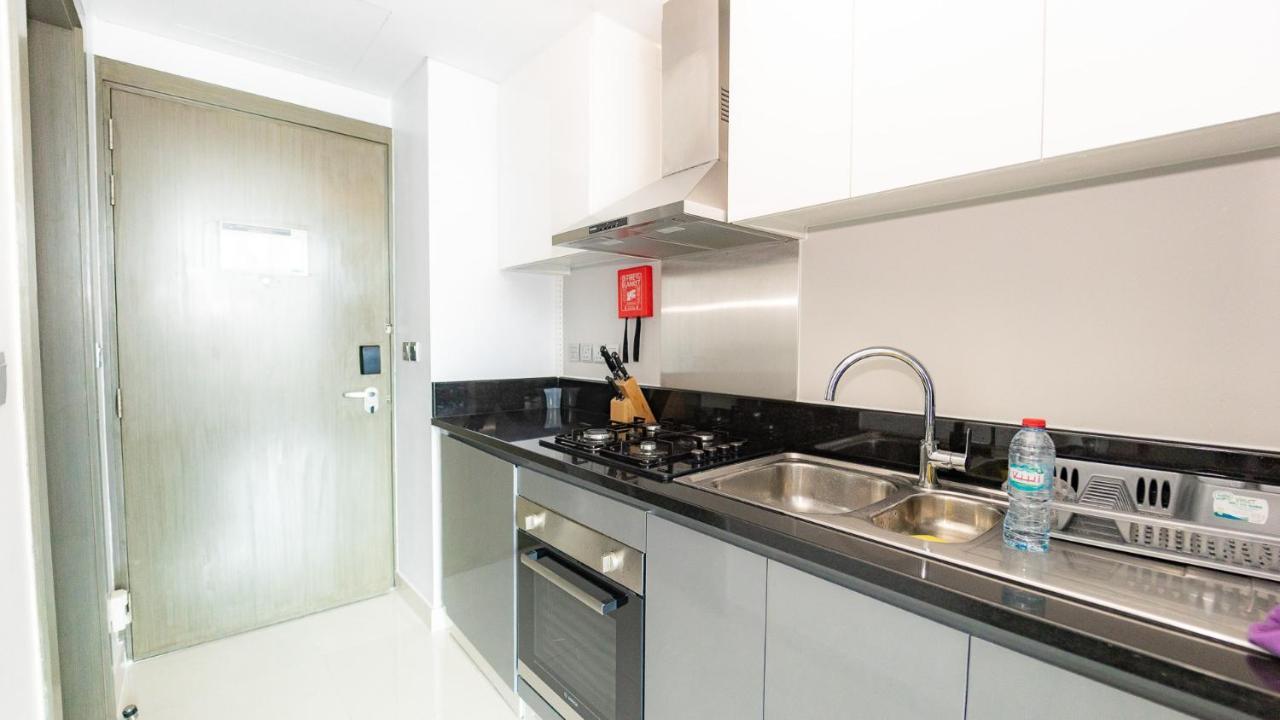 Apartment Sleek In Business Bay With Canal View Business Bay, Dubai