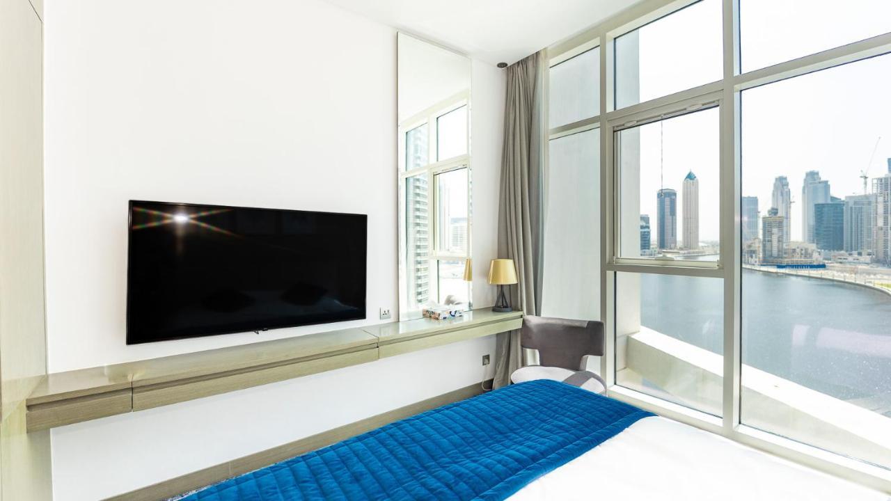 Sleek In Business Bay With Canal View Business Bay, Apartment *