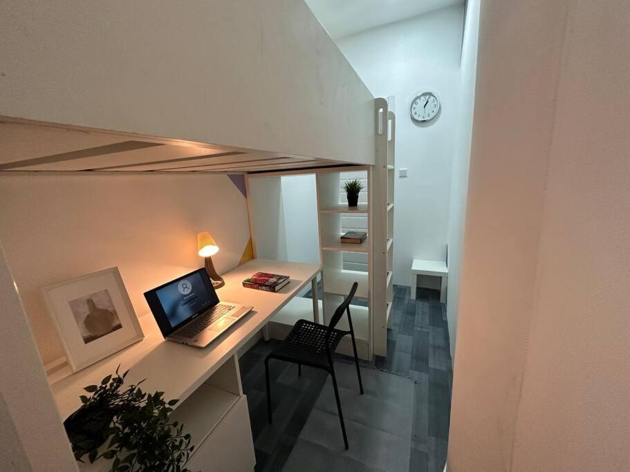 Apartment Loft Style Partition In Shared In Al Barsha 1 Near Moe Metro *