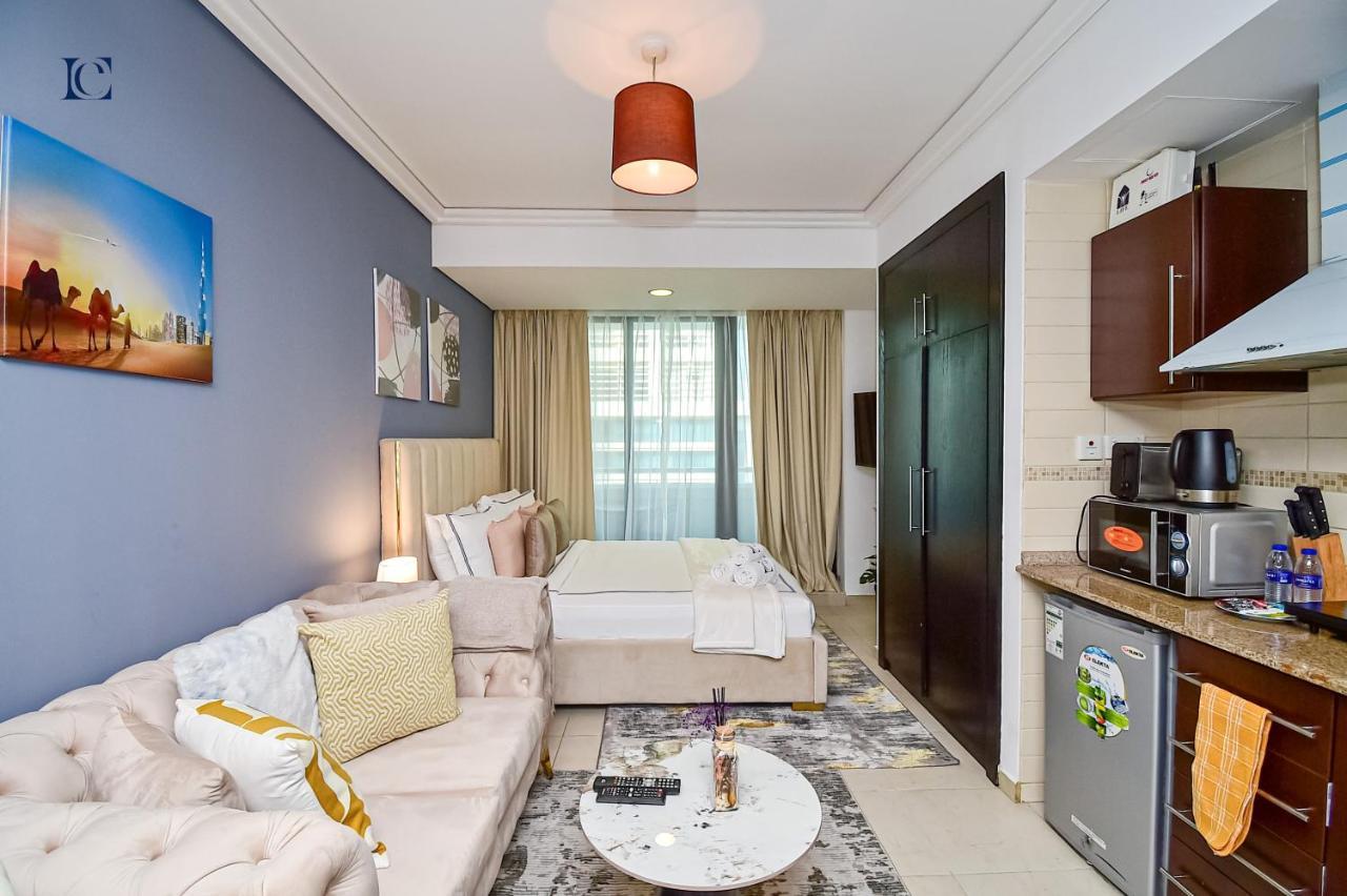 Apartment Luxury Escapes - Modern - Metro, & Mall Mins Away *