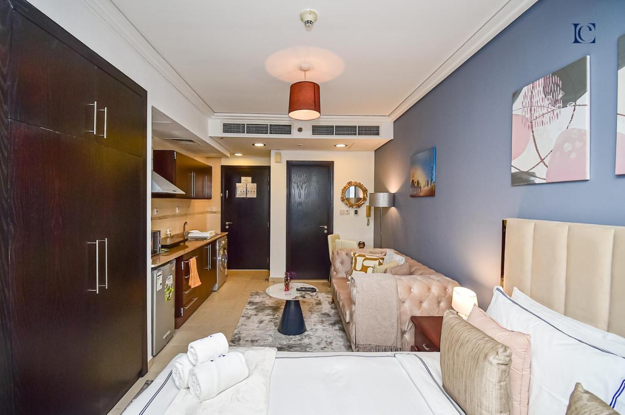 Apartment Luxury Escapes - Modern - Metro, & Mall Mins Away *