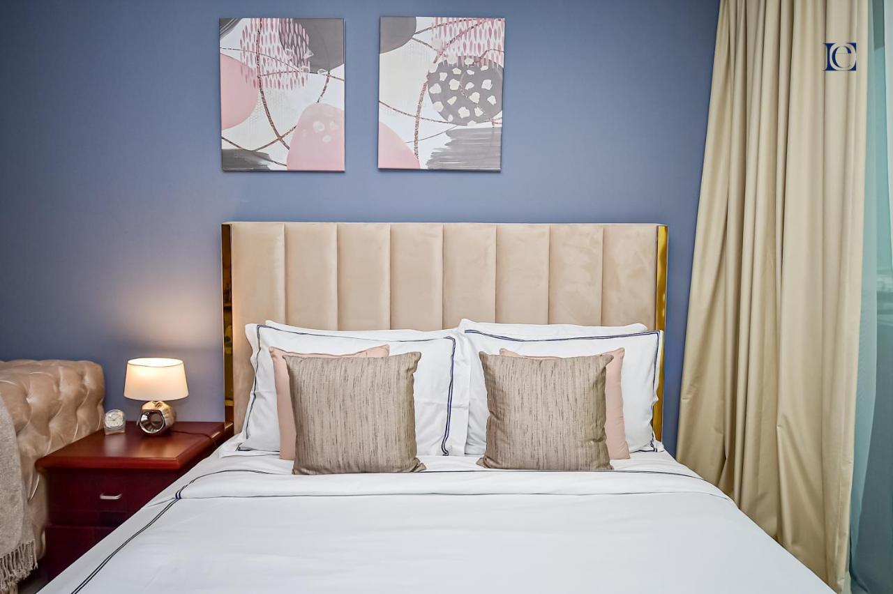 Apartment Luxury Escapes - Modern - Metro, & Mall Mins Away Dubai