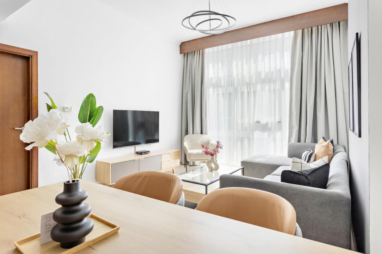 Silkhaus Spacious Gym & Pool 1bdr Art Apartment *