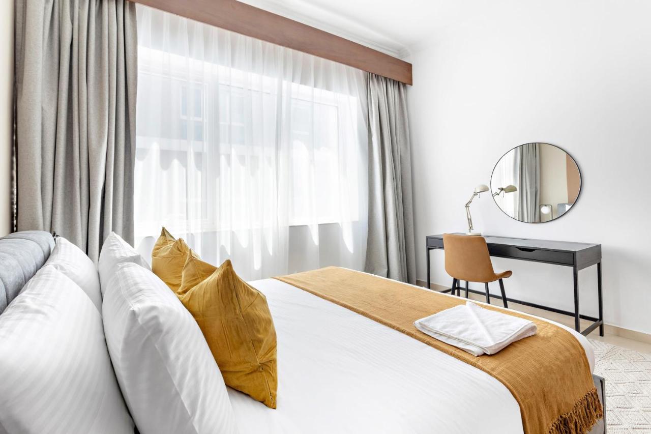Silkhaus Spacious Gym & Pool 1bdr Art Apartment *