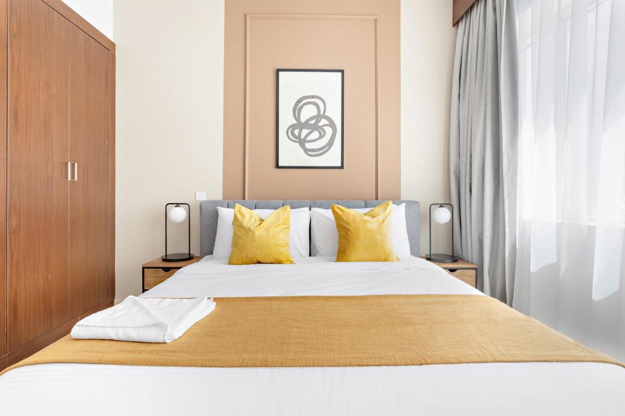 Silkhaus Spacious Gym & Pool 1bdr Art Apartment Dubai