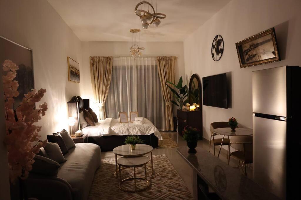 Charming Oasis: Your Cozy Studio Getaway Apartment Dubai