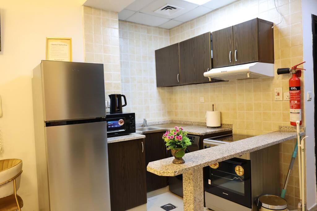 Apartment Charming Oasis: Your Cozy Studio Getaway Dubai