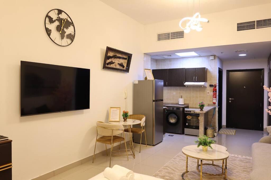 Charming Oasis: Your Cozy Studio Getaway Apartment