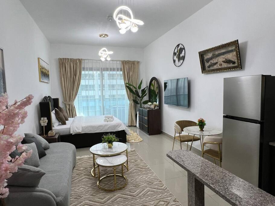 Apartment Charming Oasis: Your Cozy Studio Getaway Dubai