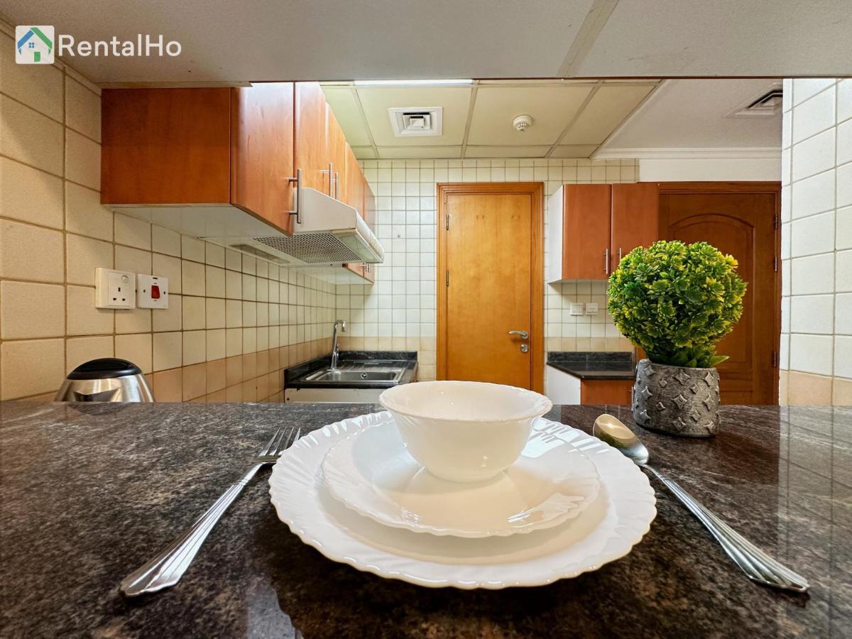 Apartment Quiet With Balcony And Roof Pool In Marina Dubai