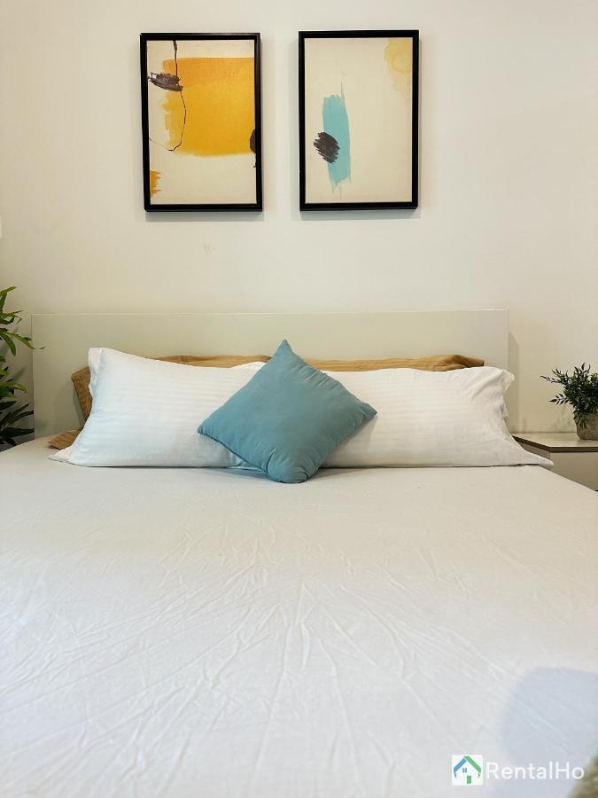 Quiet With Balcony And Roof Pool In Marina Apartment