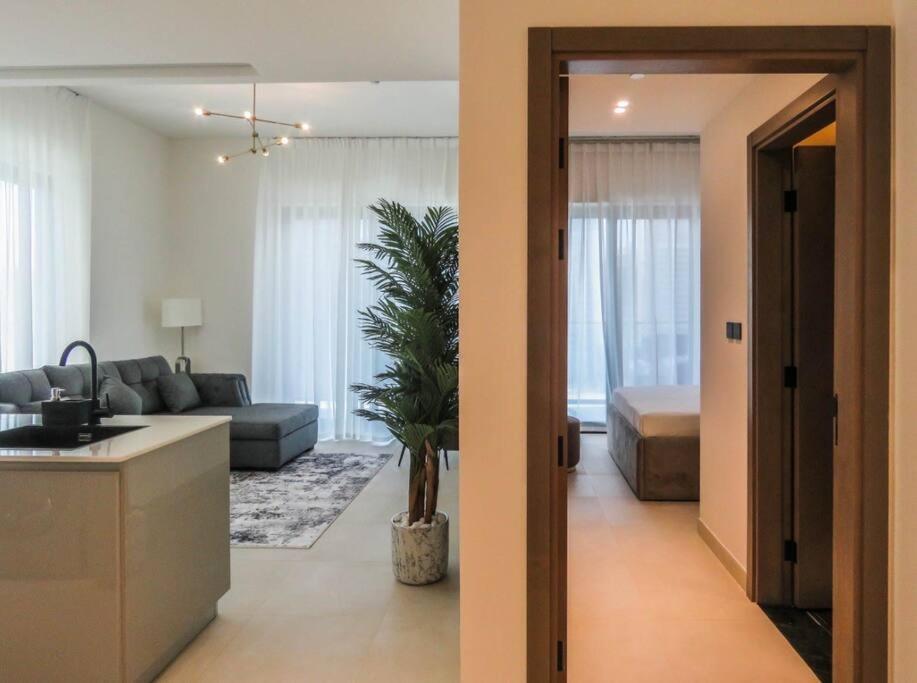 Stylish 2 Bedroom In Binghatti, Business Bay Apartment *