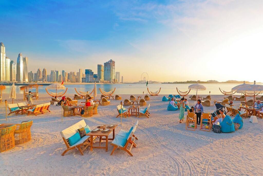 Apartment Trophy - Palm Jumeirah With Access Dubai