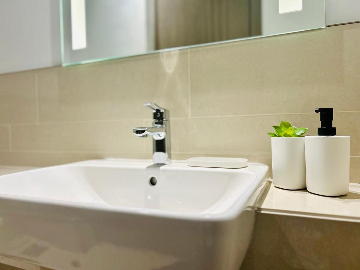Apartment Modern 1 Bedroom At Jvc Prime Location! *