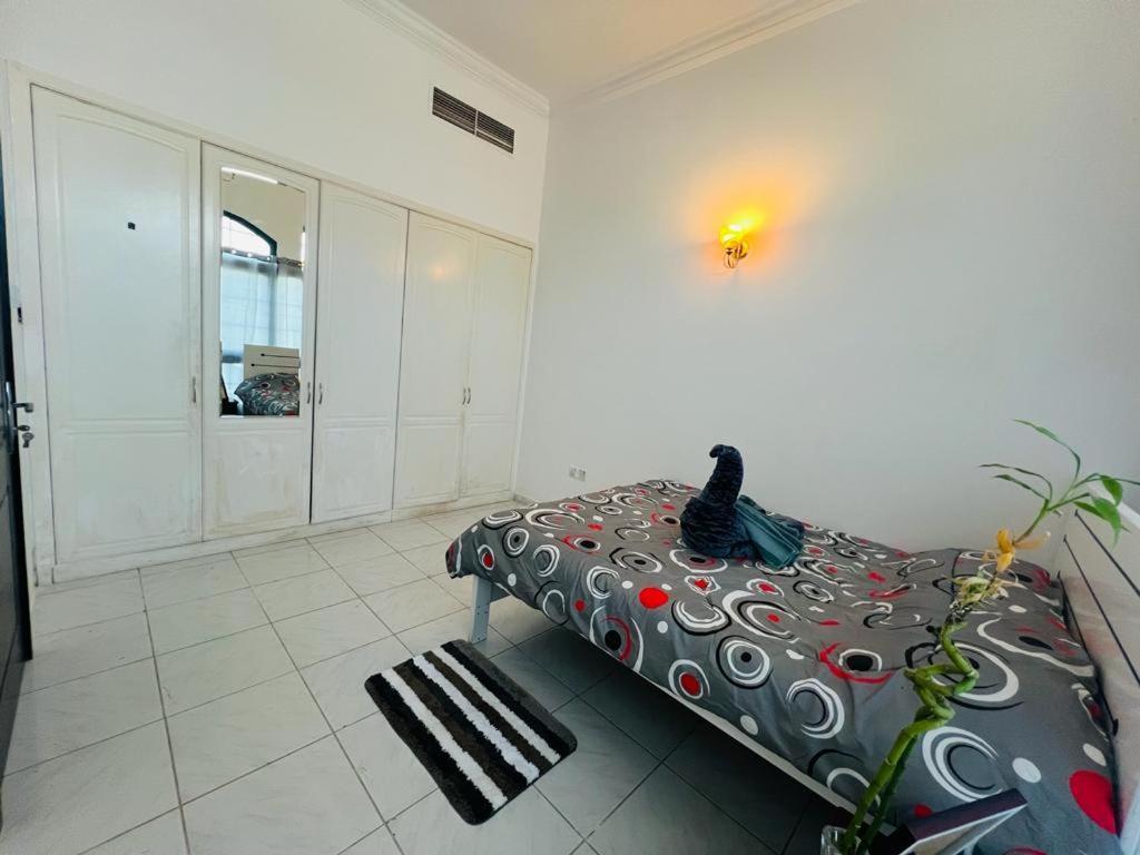 Homestay Al-satwa Bliss: Ideal For Families Dubai