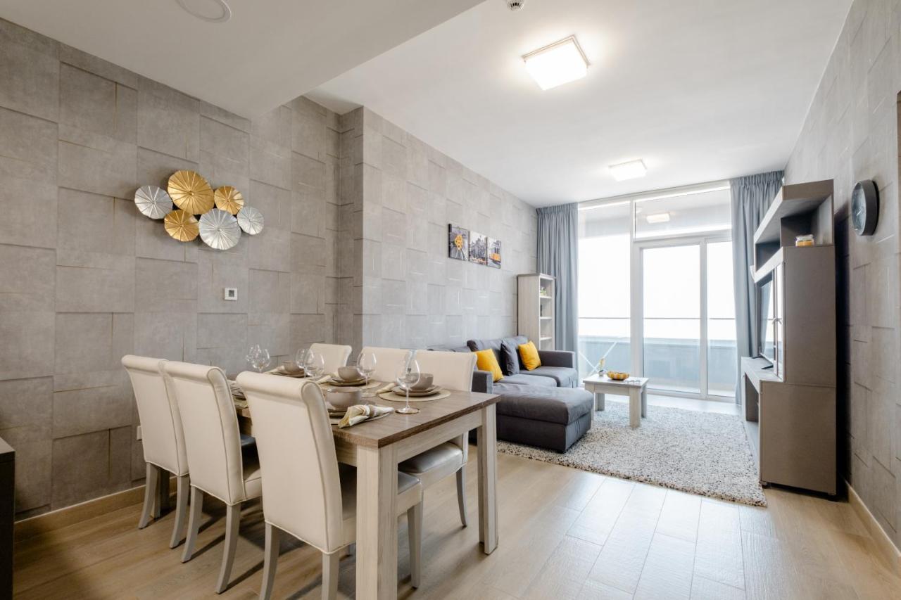 Luxury 2br For 6 With King Beds, Gym, Sauna In Jvc Apartment Dubai