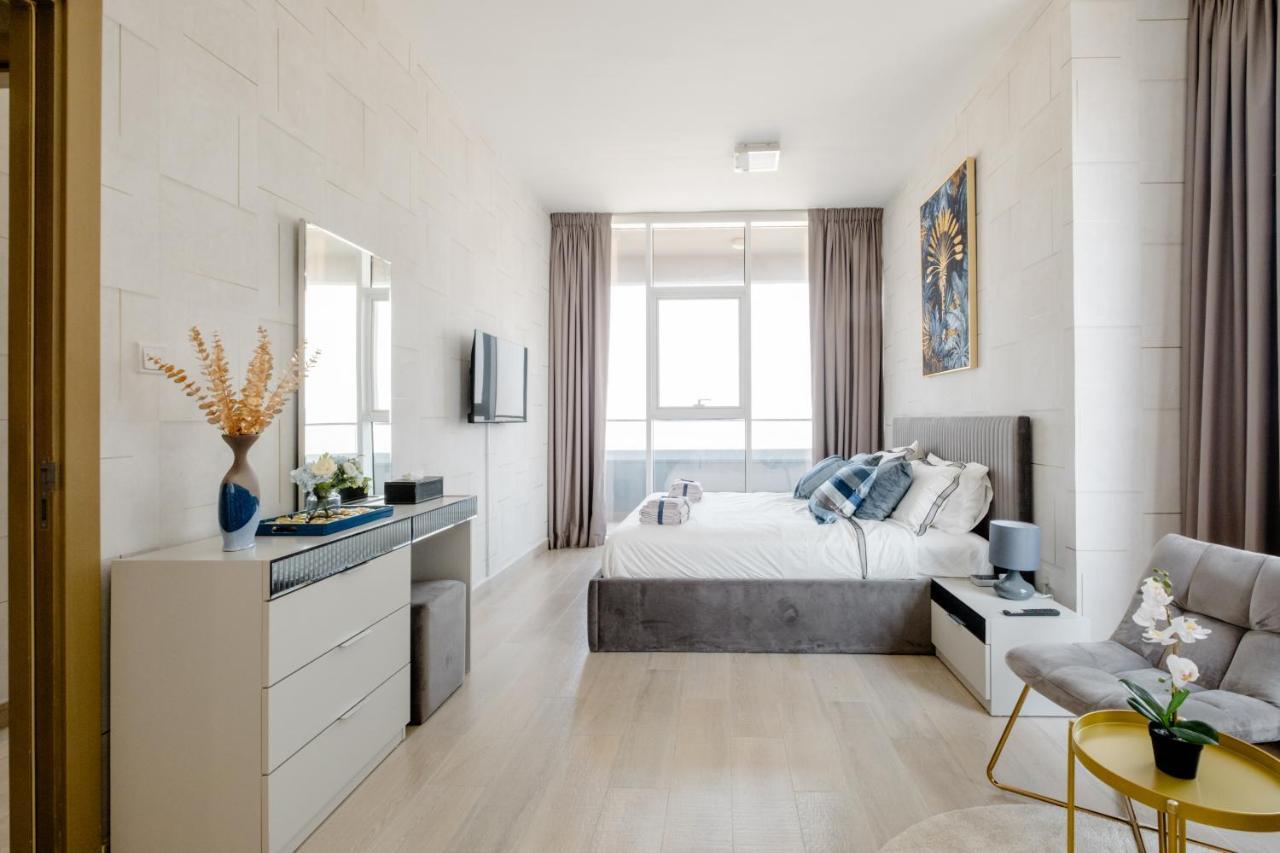 Apartment Luxury 2br For 6 With King Beds, Gym, Sauna In Jvc Dubai