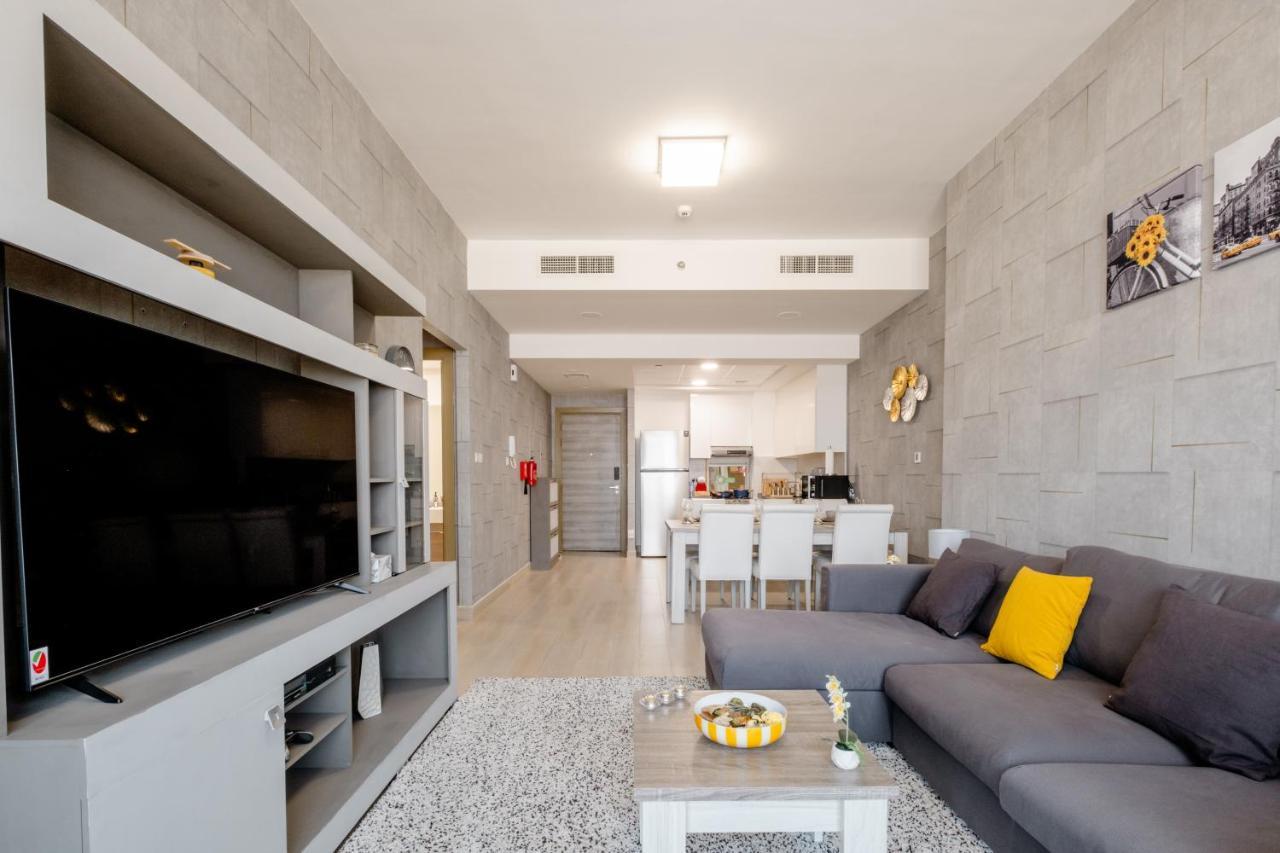 Apartment Luxury 2br For 6 With King Beds, Gym, Sauna In Jvc Dubai