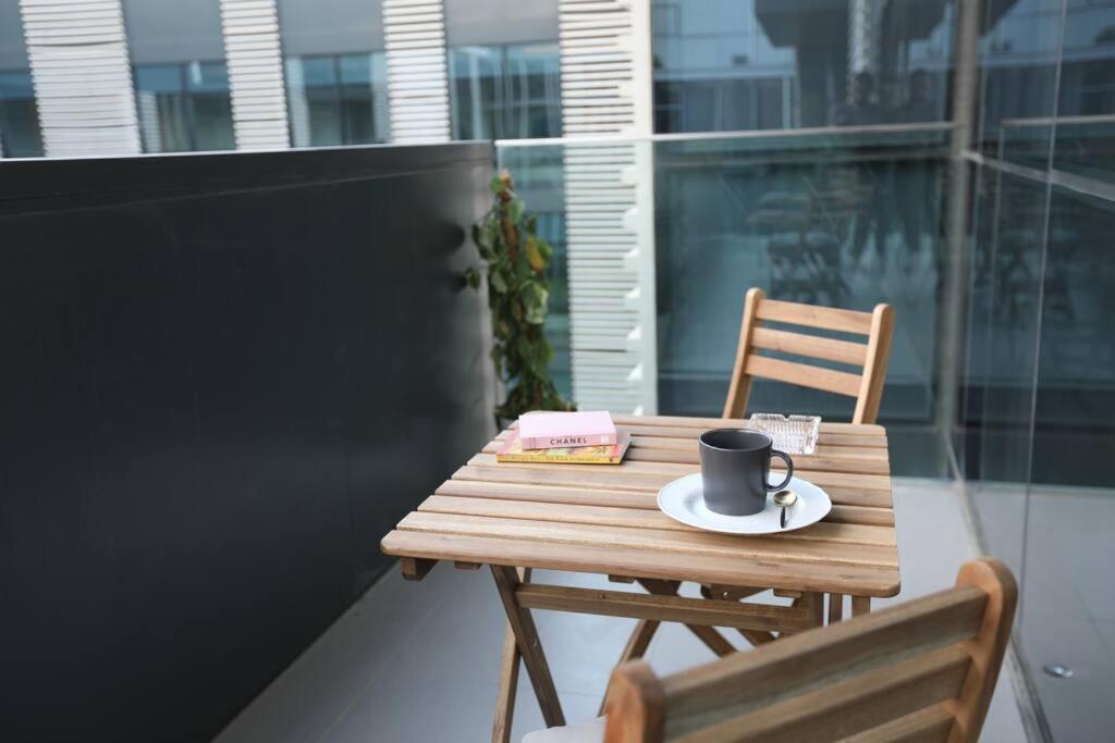 Apartment Manzil - Sleek 2br Nr Downtown & Mall Dubai
