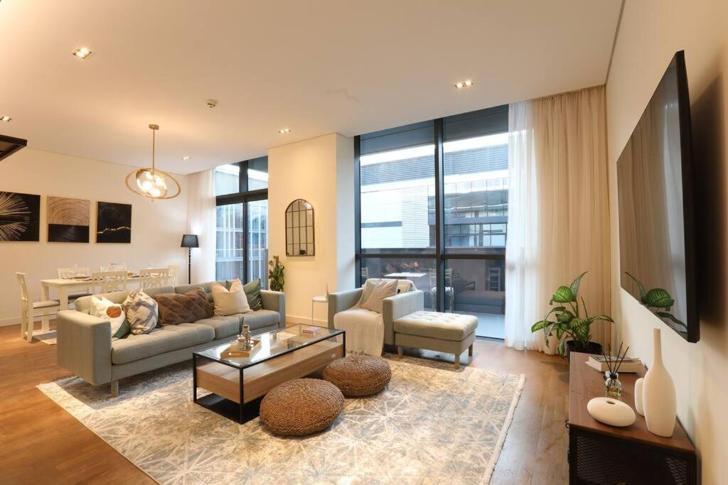 Manzil - Sleek 2br Nr Downtown & Mall Apartment *