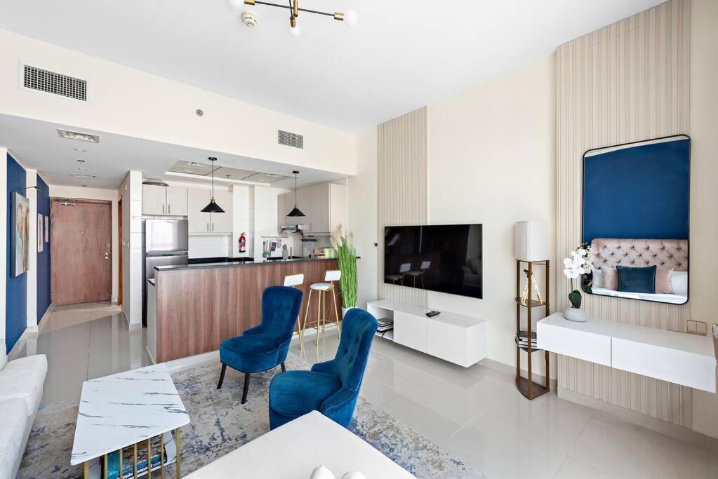 Apartment Vibrant With Pool, Gym, Free Parking & Fast Wifi Dubai